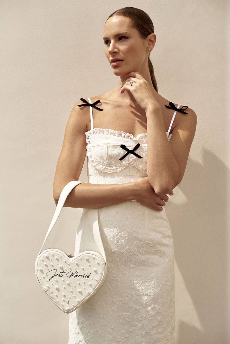 Molnár Nini&Fucsovics Márton – Ruha SHUSHU/THONG – net-a-porter.com, Cipő YVES SAINT LAURENT – Heaven, Táska – NINI