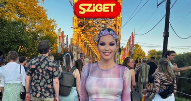 Az anyáknak is jár, hogy a Sziget Fesztiválon bulizzanak! Proksa Szandra a férjével randizott a szabadság szigetén