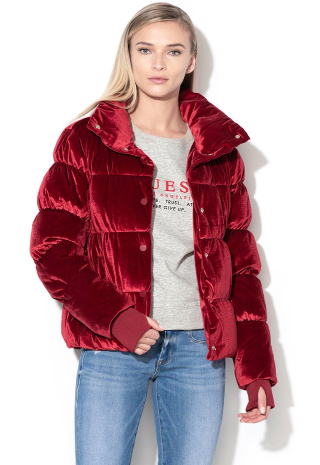 Guess Jeans  MOST: 48 699 FtEredeti ár: 74 999 Ft 