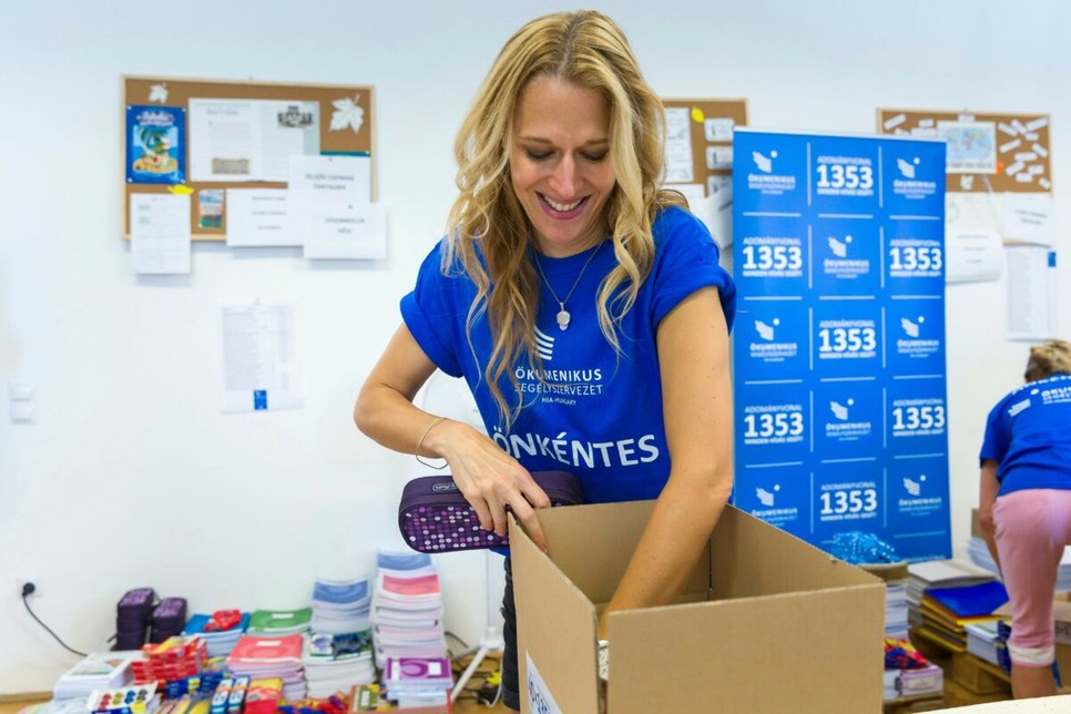 Wolf Kati több éve önkénteskedik a Magyar Ökumenikus Segélyszervezetnél