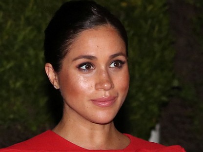 Meghan Markle megérkezett Marokkóba és pirosat viselt, nem is akármiért