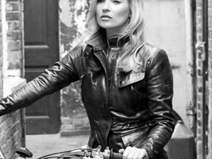 Kate Moss a dögös szelid motoros