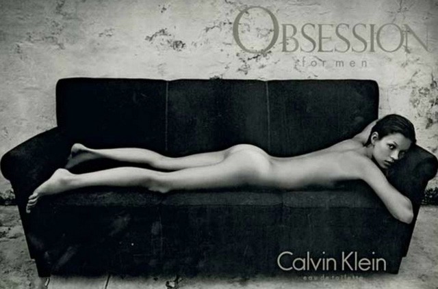Kate Moss a Calvin Klein parfümreklámjában