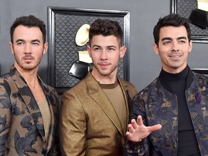 A Jonas testvérek feleségeinek közös fotója volt a Grammy fénypontja