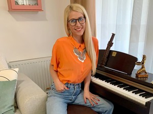 Szülei kedvenc ruhadarabjait választotta mára Titanilla