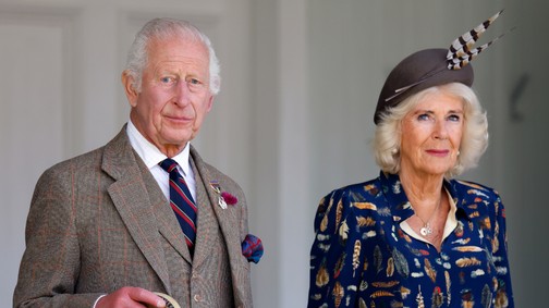 Borzasztóan kínos helyzetbe került Károly király és Kamilla királyné, erre a váratlan fordulatra lehetetlen volt felkészülni