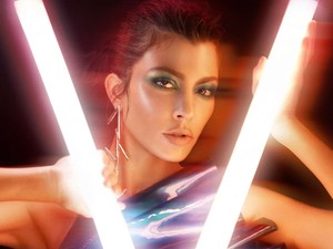 Kourtney Kardashian meztelen, szuperdögös fotóit bámuljuk