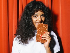 A csokoládé a nyugati világban ma már alapélelmiszernek számít, ám a termelést illetően sokkal inkább kellene, hogy a luxuskategóriába essen