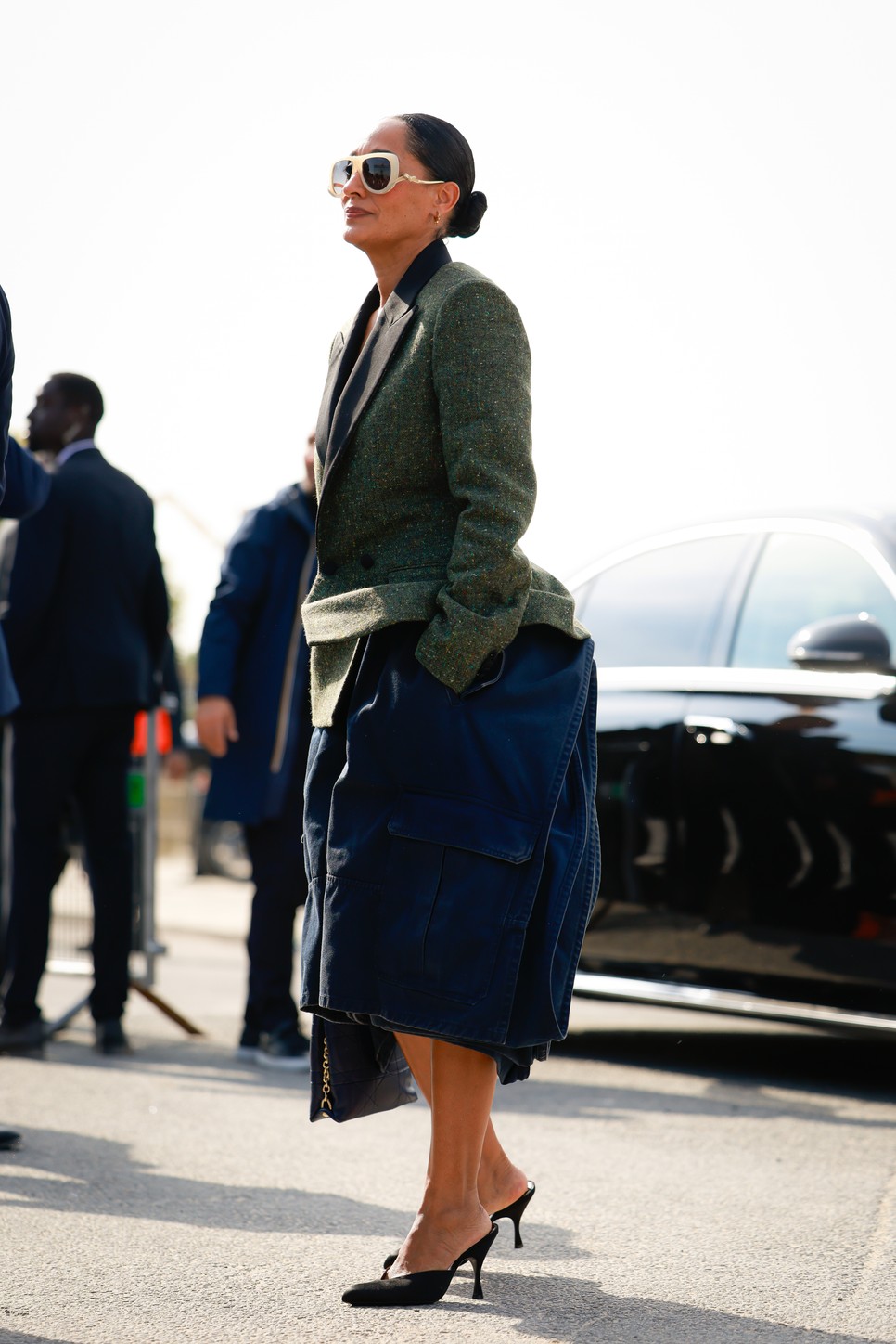 Tracee Ellis Ross Dior szettben a párizsi divathéten