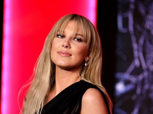 Millie Bobby Brown bikiniben táncol legújabb videójában, és ezzel meg is nyitja a nyarat