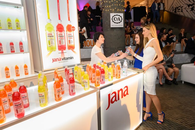 A Jana is kitelepült a rendezvényre