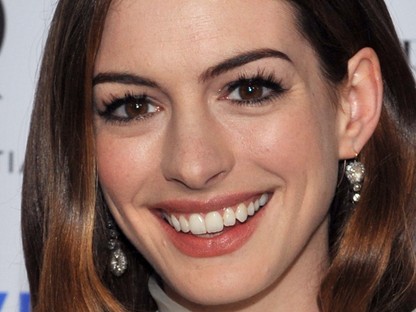 Justin Bieber egy gyík, Nicolas Cage egy vámpír: Íme a legjobb összeesküvés-elméletek celebekről!