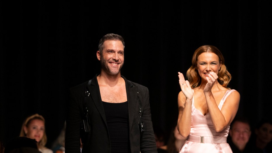 Tomán Szabina és Merő Péter a Peter Mero bemutató fináléjában, Budapest Central European Fashion Week, 2023 tavasz-nyár