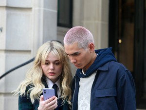 „Míg velem szexelt, a telefonját nyomkodta” - Minden ötödik ember az ágyban is használja a telefonját