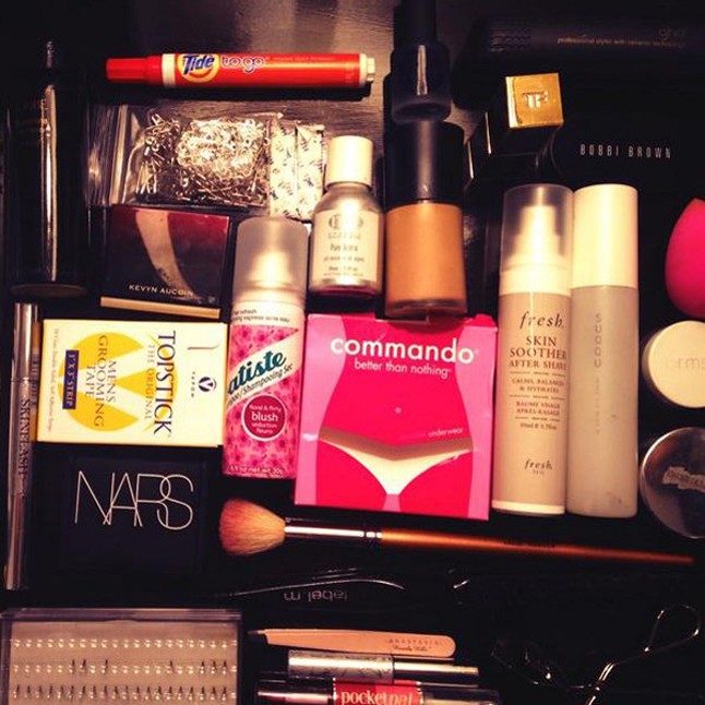 Mit rejt Emma Watson neszesszere?