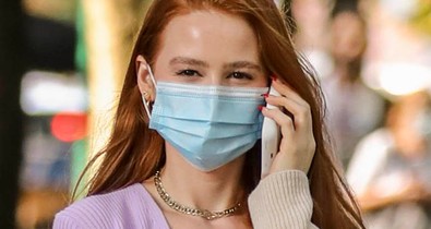 Madelaine Petsch kutyasétáltatós szettje az új kedvenc karantén-outfited lesz