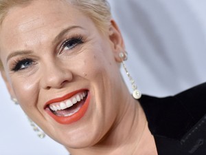 Pink meztelen fotókkal árasztotta el a közösségi médiát, és ehhez minden joga megvan