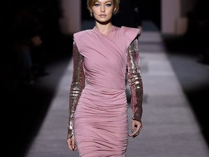 Gigi Hadid és Kendall Jenner extrarövid hajjal léptek a Tom Ford kifutójára!