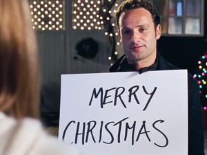 Hollywood szerint karácsonykor a legkönnyebb szerelembe esni: ez így van a való életben is?