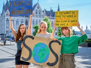 Iskolás aktivisták sztrájkolnak a jövőnkért. Vajon mi cselekszünk végre?