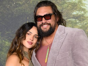 Forró csókban forrt össze Jason Momoa és barátnője, csak úgy izzott körülöttük a levegő