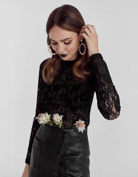 Csipkés felső STRADIVARIUS 2995 Ft