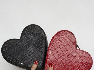 Szingli vagy? Lepd meg magad egy szivecskés Nini táskával!