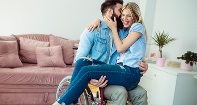 „Bár nincs erekciója, így is nagyon élvezetes vele a szex” -  Nők meséltek, milyen egy kerekesszékes férfival az ágyban