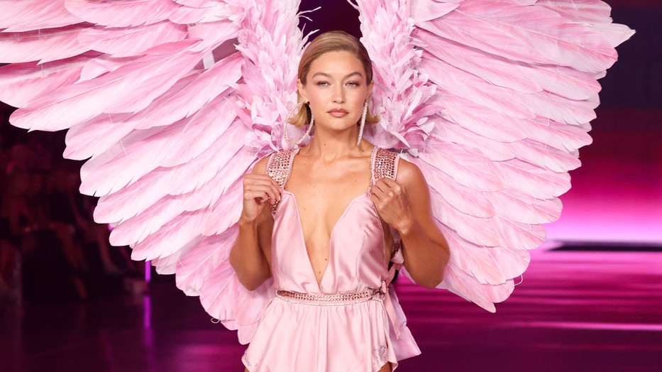 Gigi Hadid nyitotta meg a 2024-es Victoria's Secret show-t, ami a várakozások ellenére nem volt olyan progresszív, mint ahogy ígérte