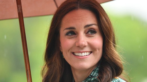 Kate Middleton gyönyörű ruhában emlékezett Dianára