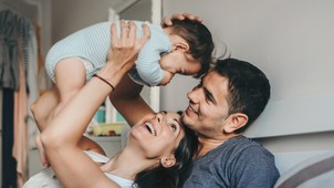 A szülővé válás nemcsak öröm, hanem kemény próbatétel, ami a legszorosabb kapcsolatokat is próbára teszi