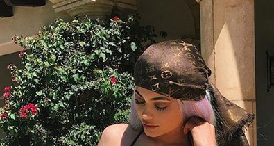 Kylie Jenner fürdőruhája nagyon drága, de jó is?