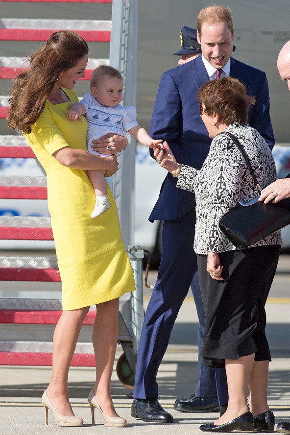 Te jó ég! Ki ez már megint? Hölgyem, kérem...