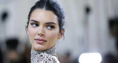 Kendall Jenner ruhája a Met gála afterpartijáról egy ikonikus hollywoodi pillanatot idézett meg