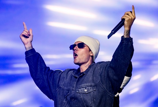 Mi volt az betegség, ami veszélyeztette Justin Bieber fellépéseit? 