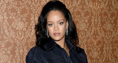 Az internet megvadult ezektől a képektől - Képtelenség döbbenetes, ahogy Rihanna tűsarkúban jár