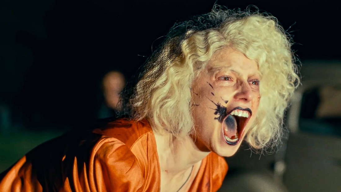 Jessie Buckley, mint Frankenstein szörnyének menyasszonya