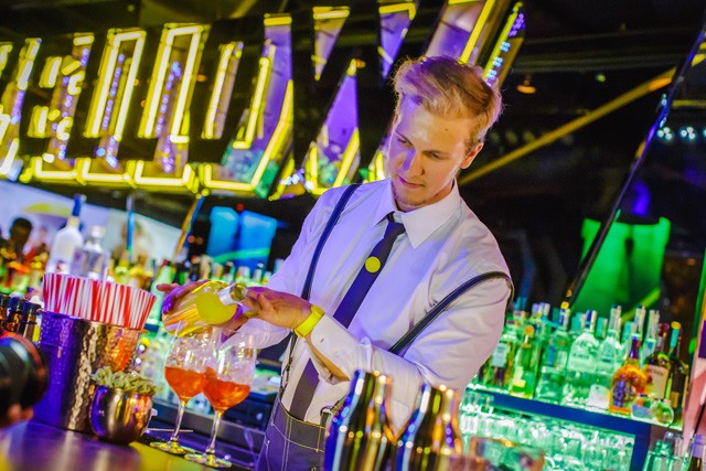 Sárgára festi az éjszakádat a legújabb budapesti klub