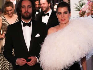 El tudsz viselni még egy királyi esküvőt ebben az évben? Muszáj lesz, itt az újabb eljegyzés!