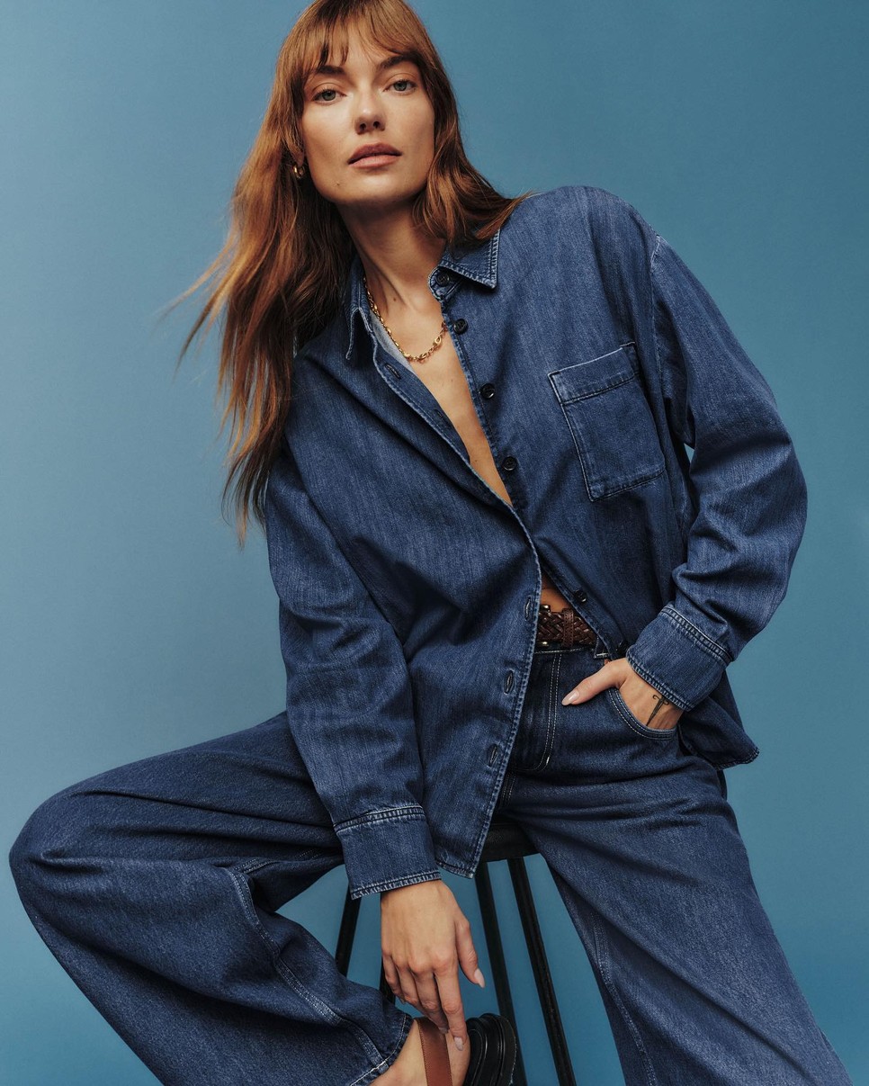 A thereformation.com oldalán mindent fontos információt megtudhatsz a kiválasztott farmerről, melyek mindegyike környezettudatos, etikus módon készül