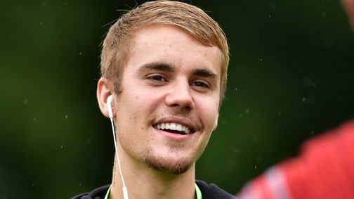 Halálos fenyegetés! Justin Bieber rajongói az internetes zaklatás nagyvadjai