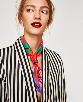 Virágos kendő-Zara 2995 Ft