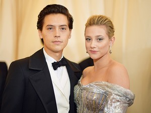 Cole Sprouse megható szavaitól elsírod magad - Megerősítette szakításukat Lili Reinharttal