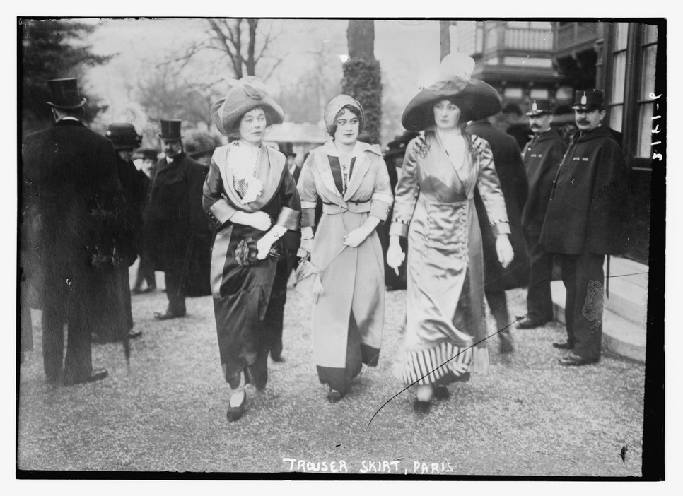  Az első nadrágot nadrágszoknyának nevezték