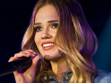 Vadóc doboslány és érzéki modell: Florrie igazi kuriózum
