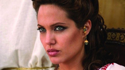 Angelina Jolie 21 éves hasonmása elképesztően dögös!