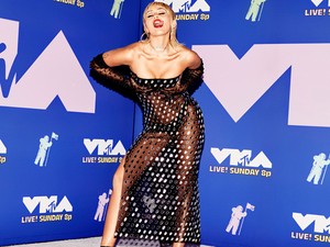 Miley Cyrus új szintre emelte a pucérruha fogalmát