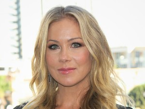 Christina Applegate nem küzd sclerosis multiplexszel, végig félrekezelték az orvosai