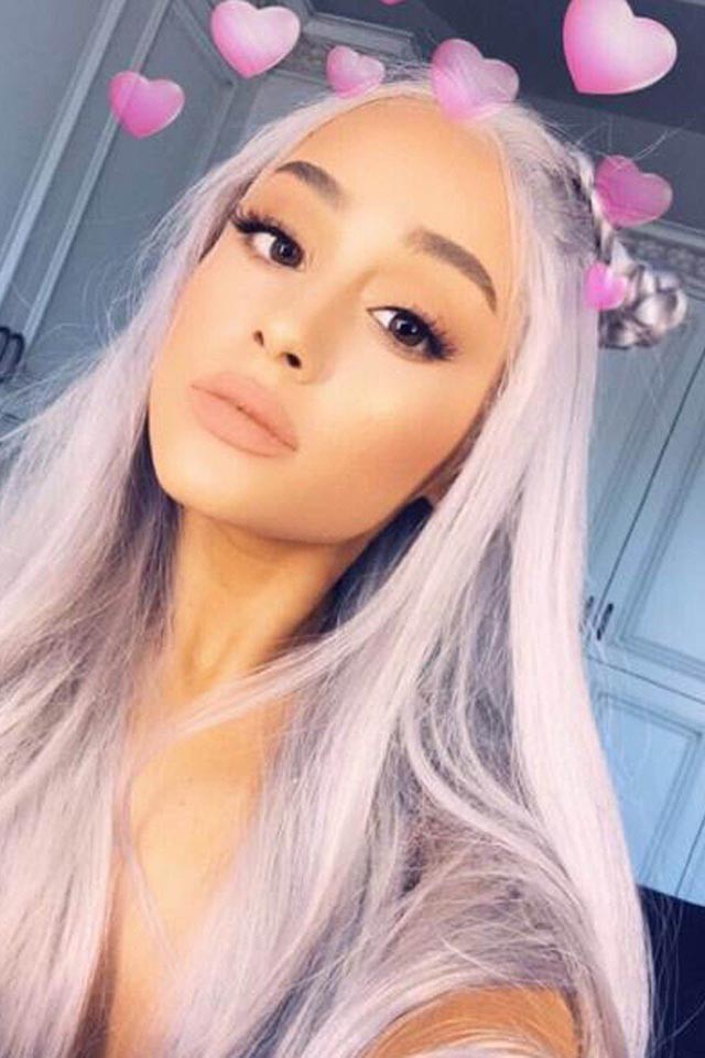 Ariana Grande szőke