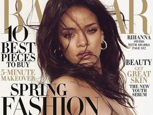 Rihanna cápákkal úszkál